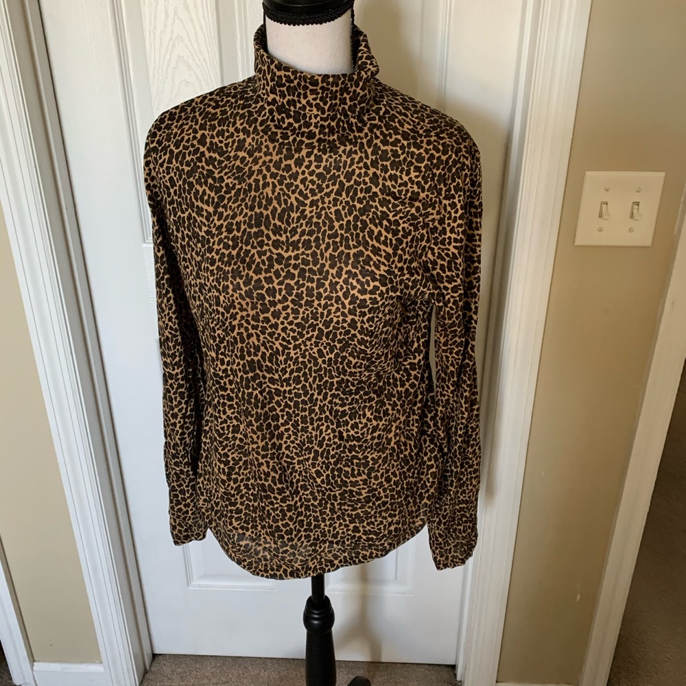 Leopard Printed tissue turtleneck